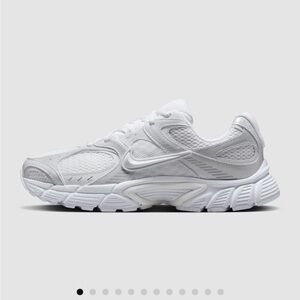 Nike V5 RNR sneakers